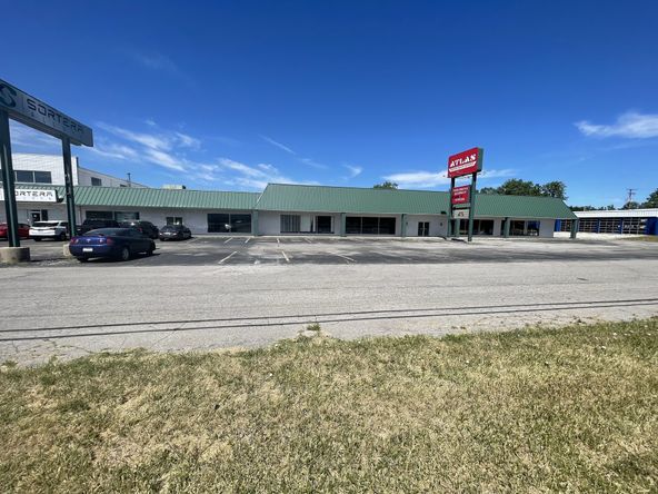 Stoller Building: 909-929 N. Coliseum Boulevard, Fort Wayne, IN 46805